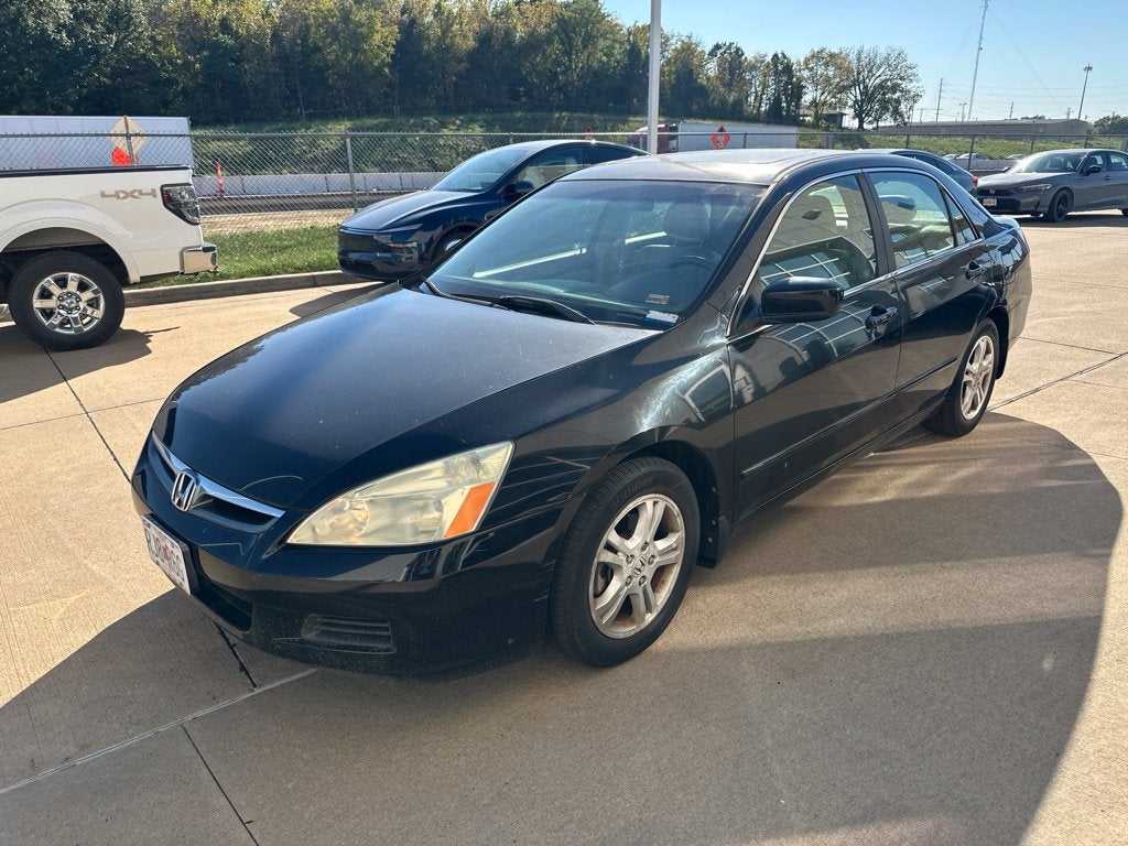 Used 2007 Honda Accord EX with VIN 1HGCM56867A067557 for sale in Columbia, MO