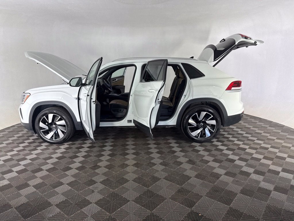 2025 Volkswagen Atlas Cross Sport 2.0T SE w/Technology
