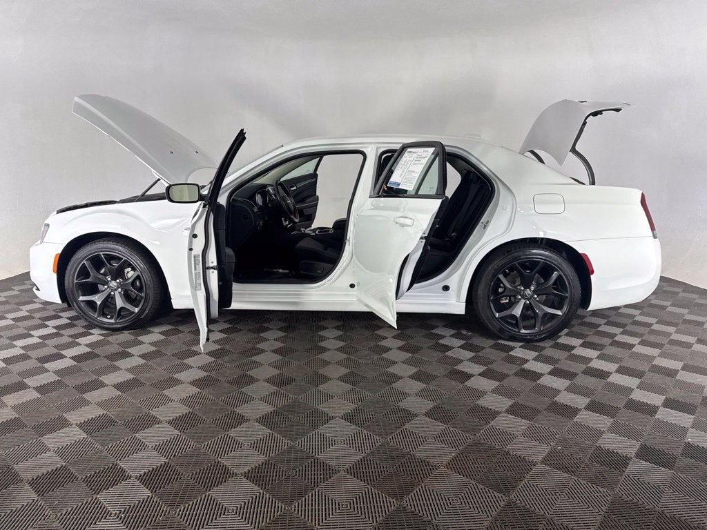 2022 Chrysler 300 Touring