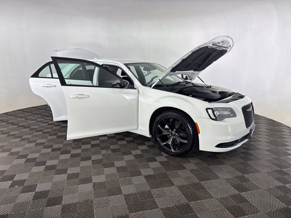 2022 Chrysler 300 Touring