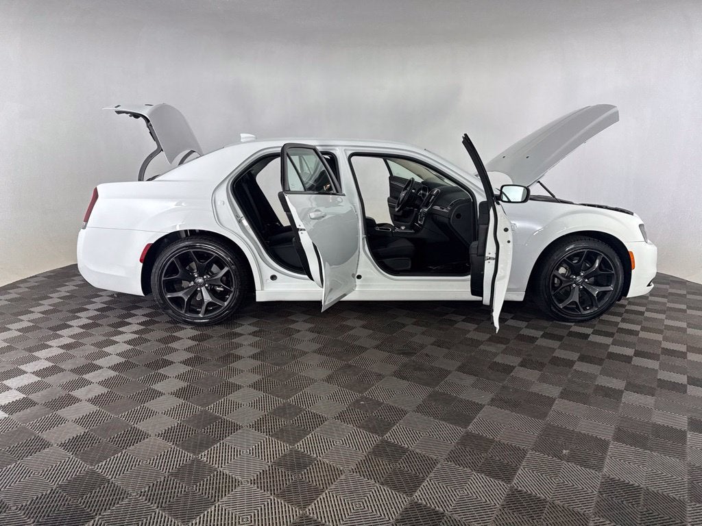 2022 Chrysler 300 Touring