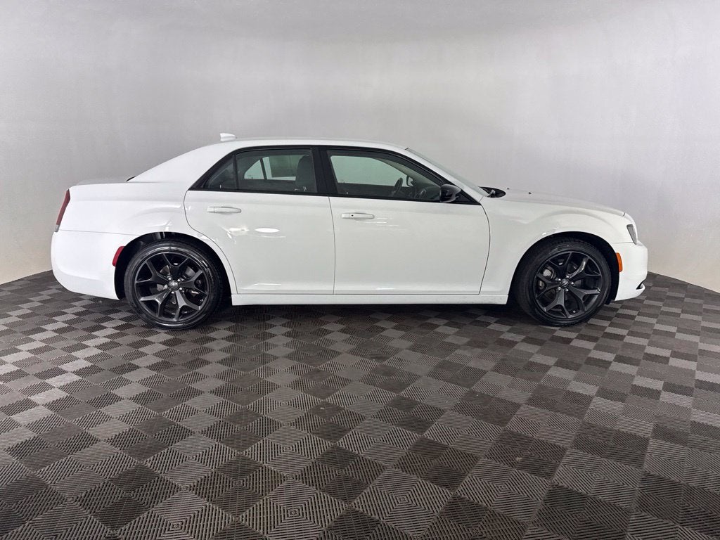 2022 Chrysler 300 Touring