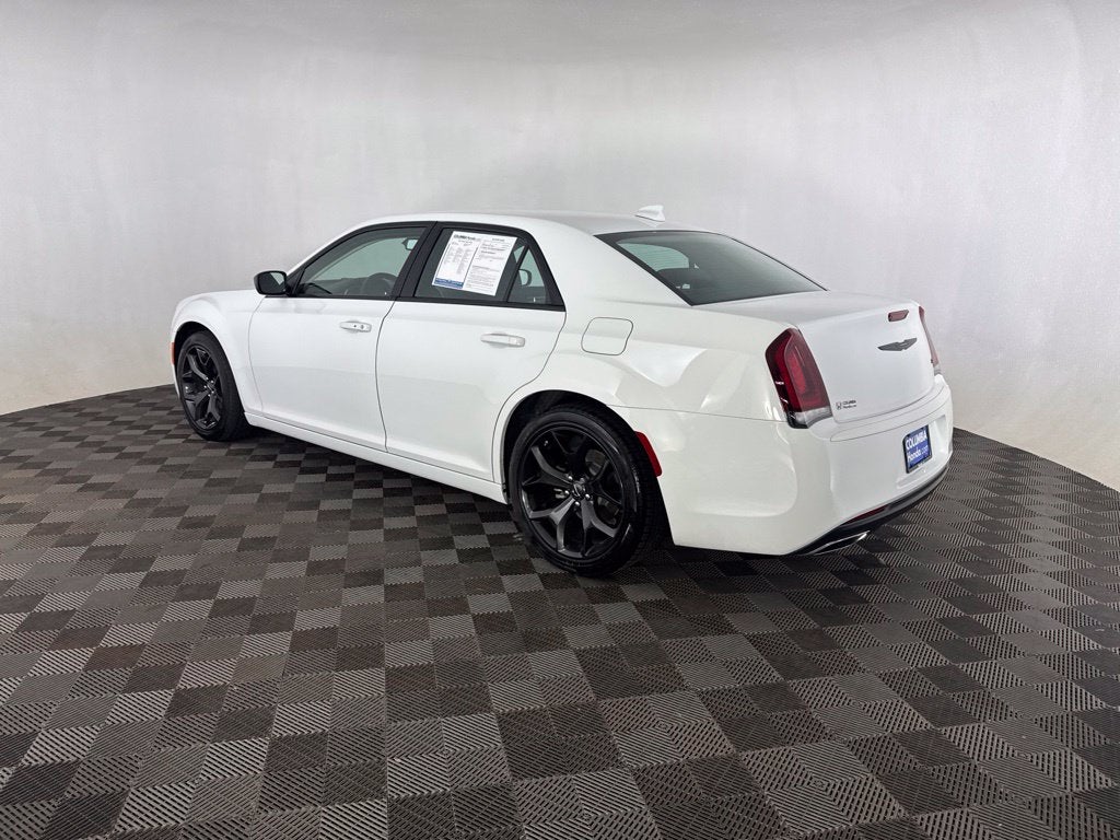 2022 Chrysler 300 Touring