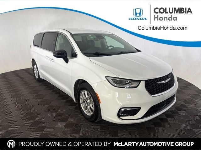 2024 Chrysler Pacifica Touring L's photo