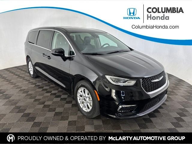 2024 Chrysler Pacifica Touring L's photo