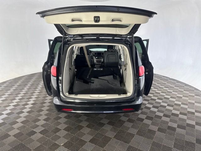 2020 Chrysler Voyager LXI