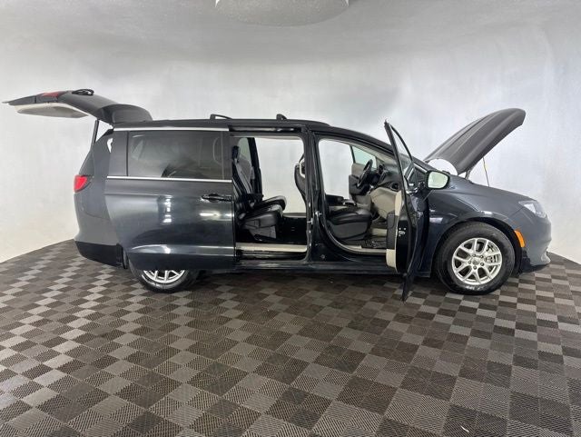 2020 Chrysler Voyager LXI