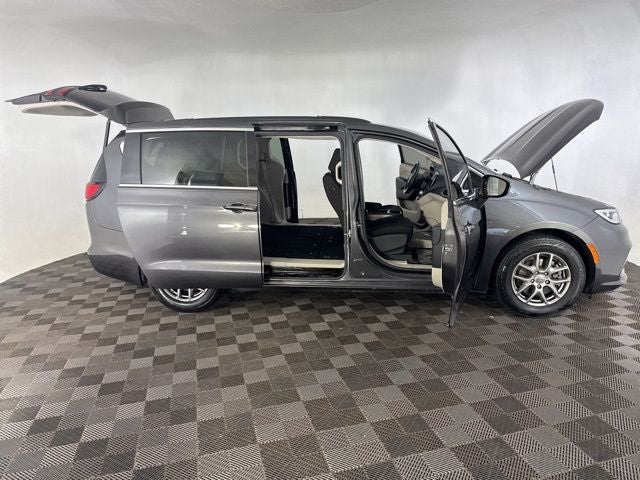 2021 Chrysler Pacifica Touring