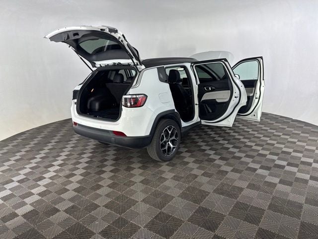 2025 Jeep Compass Limited - Photo 17