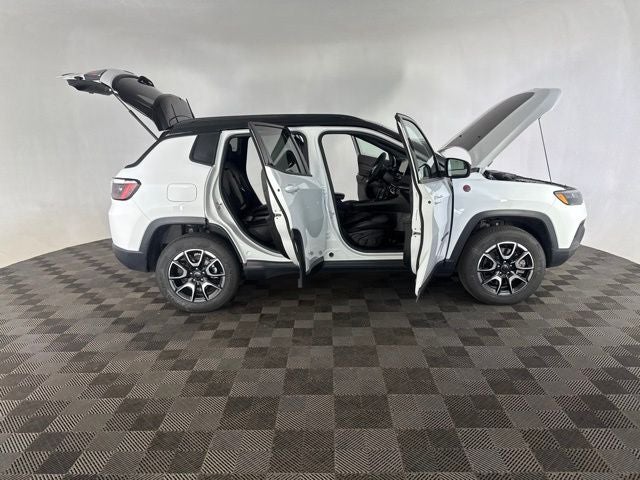 2025 Jeep Compass Trailhawk - Photo 16