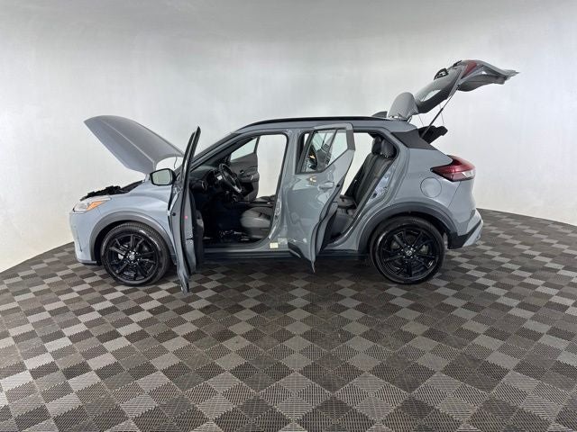 2021 Nissan Kicks SR