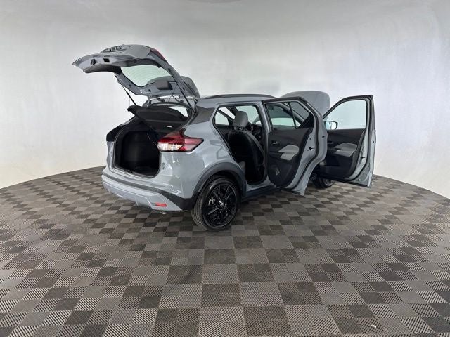 2021 Nissan Kicks SR