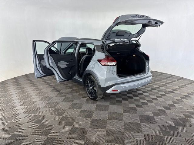 2021 Nissan Kicks SR