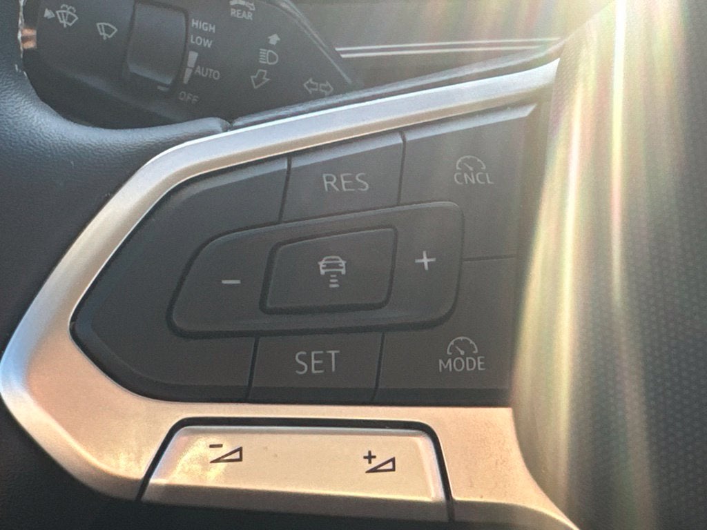 2025 Volkswagen Tiguan 2.0T SE