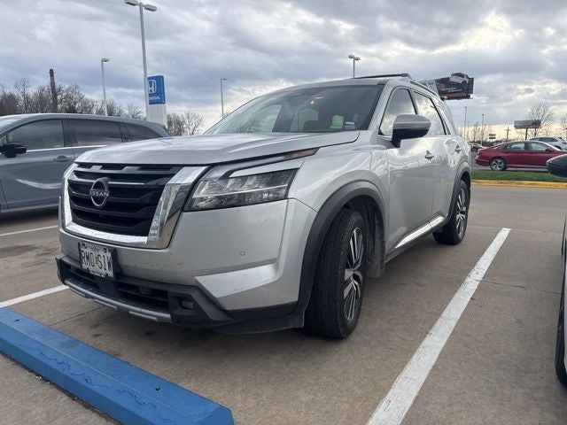 2022 Nissan Pathfinder Platinum