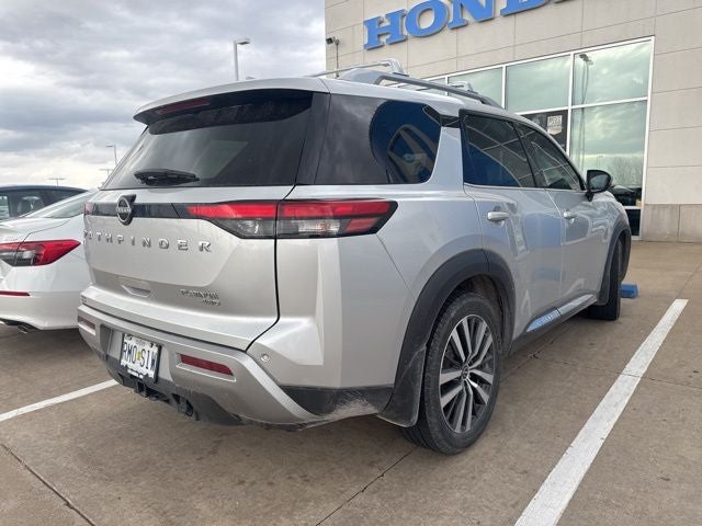 2022 Nissan Pathfinder Platinum
