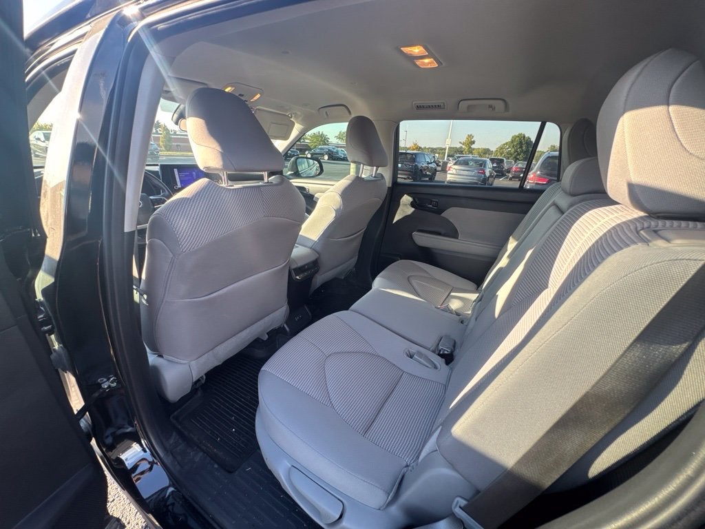 2024 Toyota Highlander LE