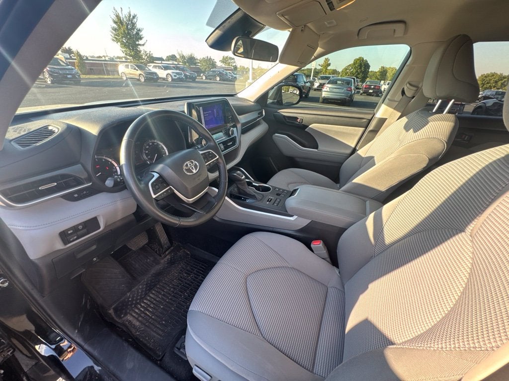 2024 Toyota Highlander LE
