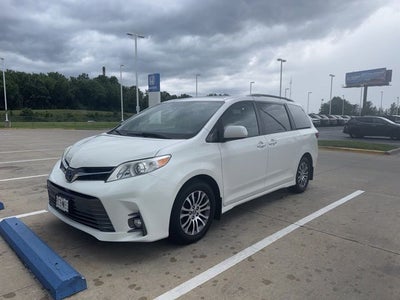 2019 Toyota Sienna XLE 8 Passenger