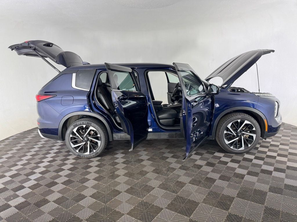 2023 Mitsubishi Outlander SE