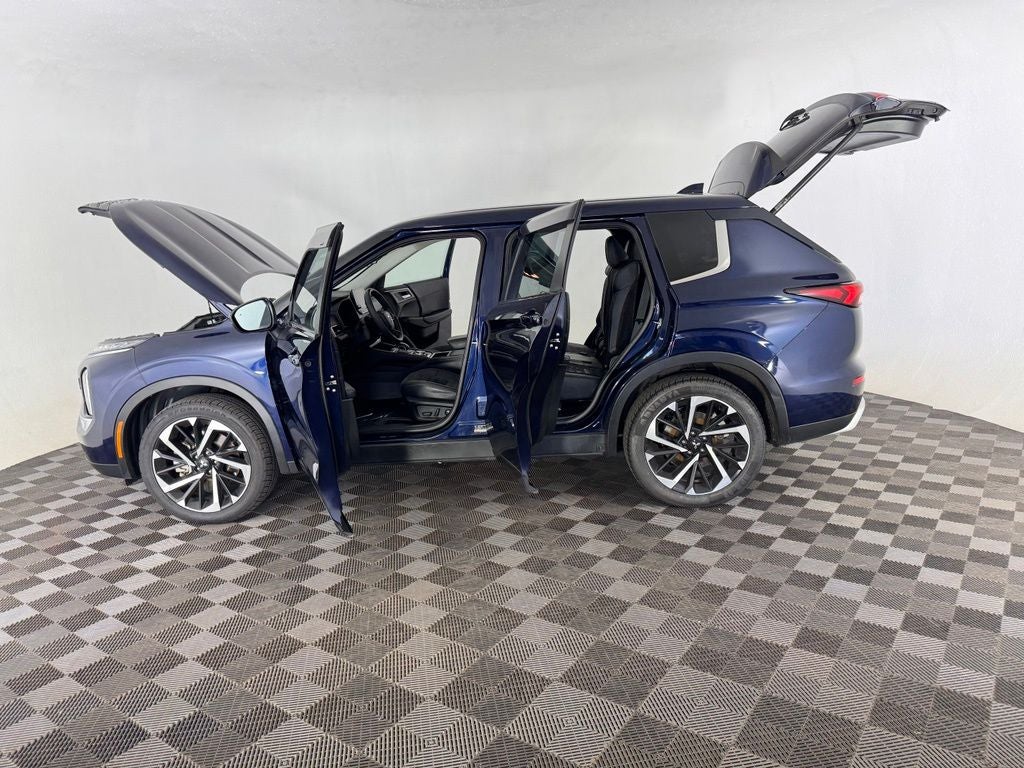 2023 Mitsubishi Outlander SE