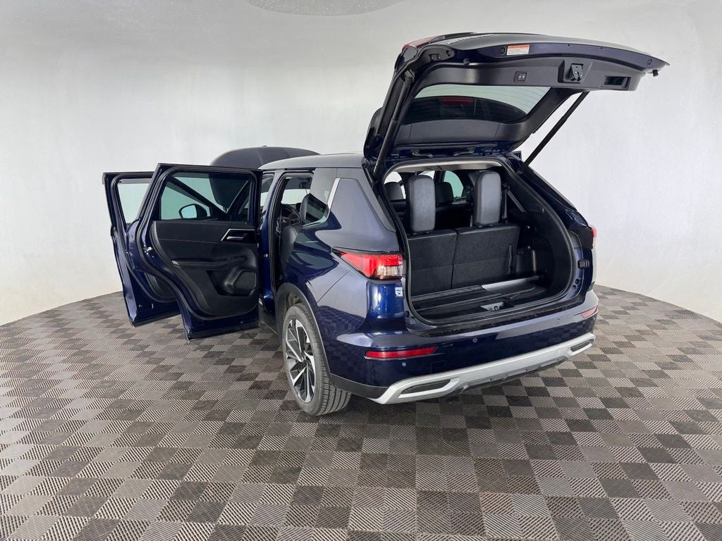 2023 Mitsubishi Outlander SE
