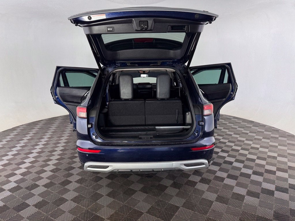 2023 Mitsubishi Outlander SE