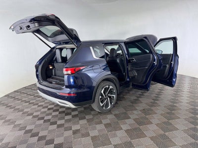 2023 Mitsubishi Outlander SE