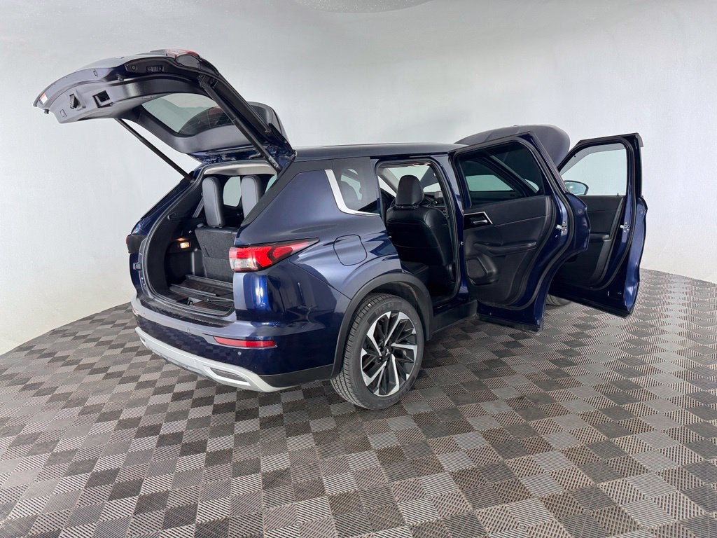 2023 Mitsubishi Outlander SE