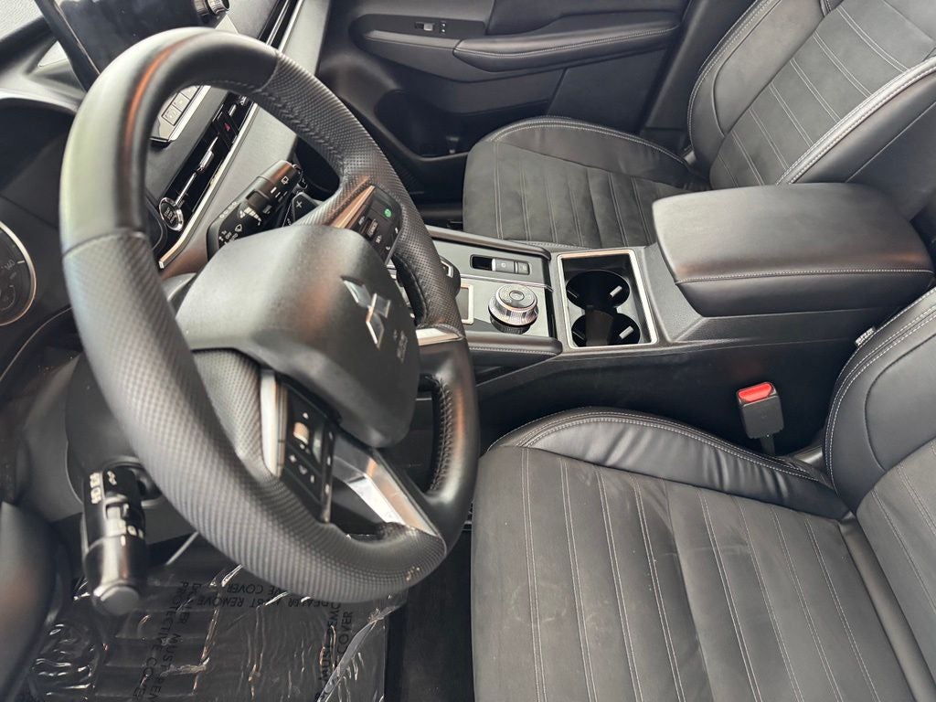 2023 Mitsubishi Outlander SE