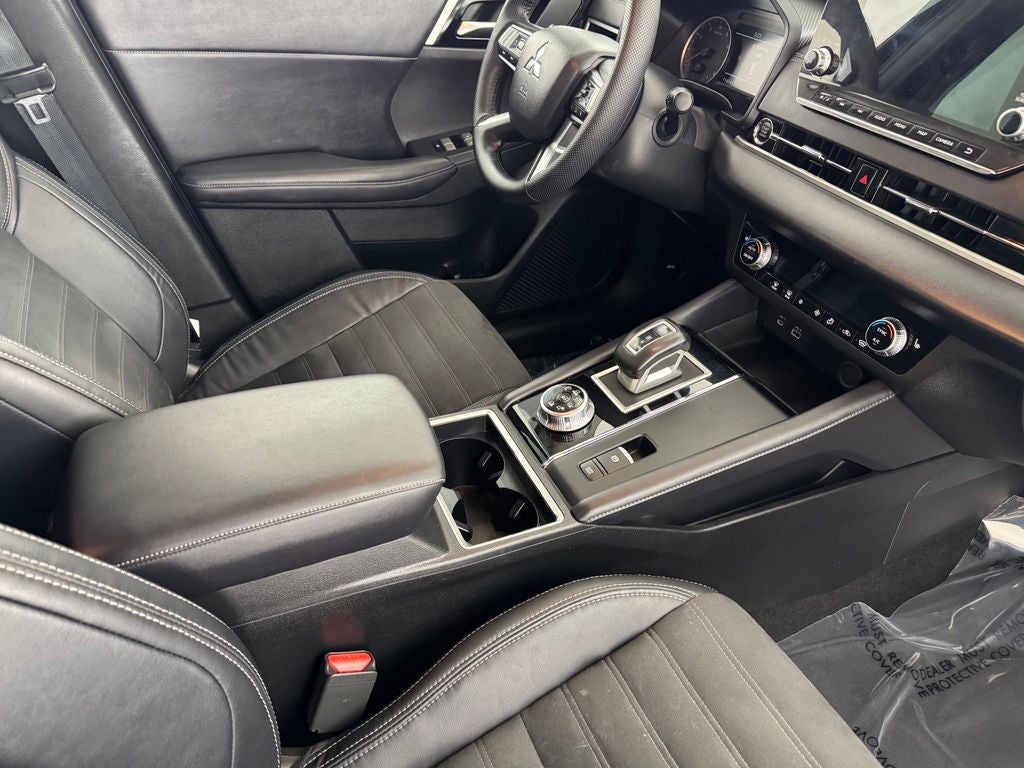 2023 Mitsubishi Outlander SE