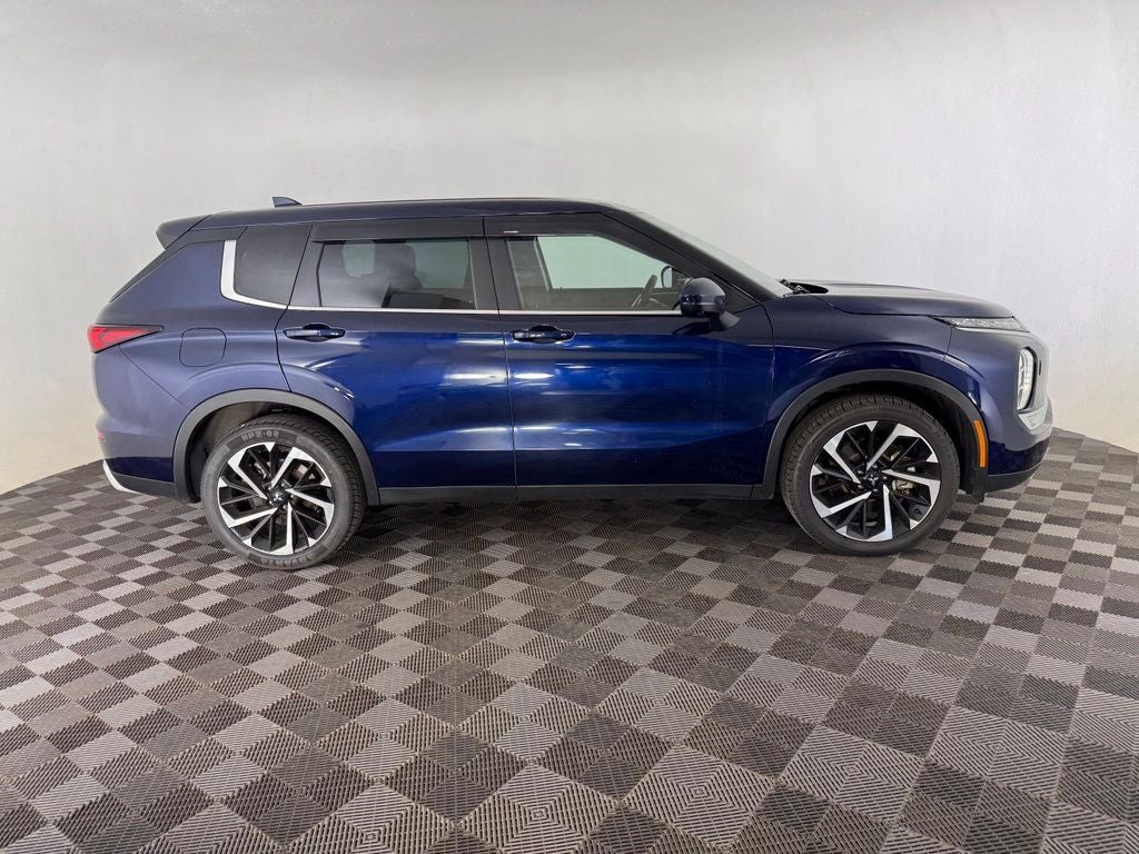2023 Mitsubishi Outlander SE
