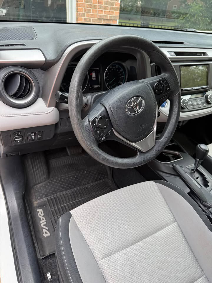 2018 Toyota RAV4 Hybrid LE