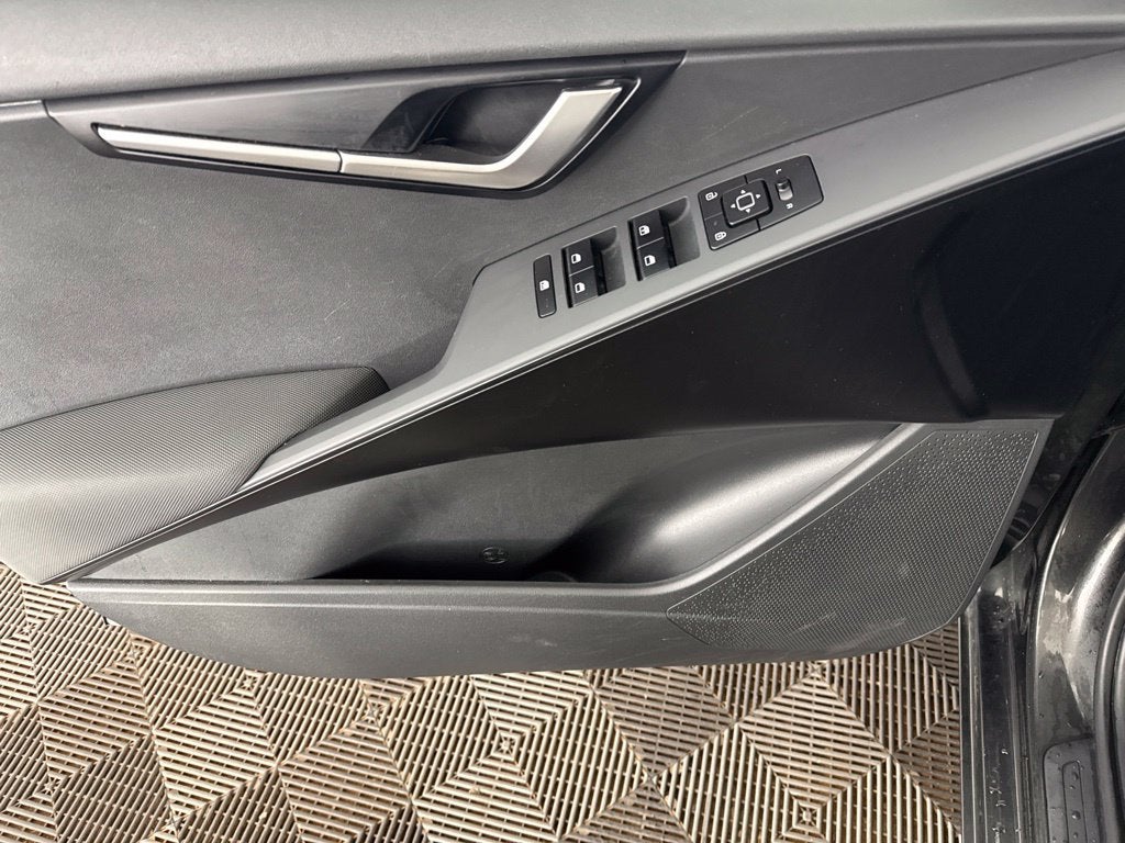 2025 Kia Niro LX