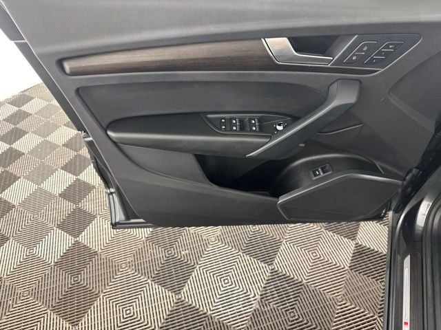 2023 Audi Q5 45 S line Premium quattro