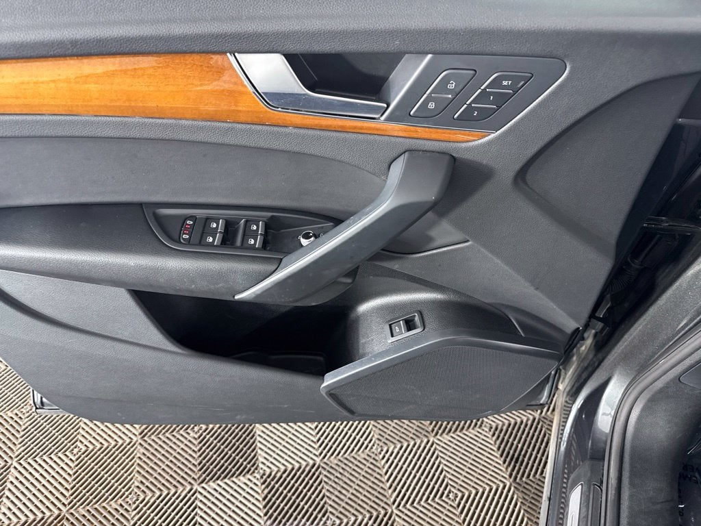 2023 Audi Q5 45 S line Premium quattro