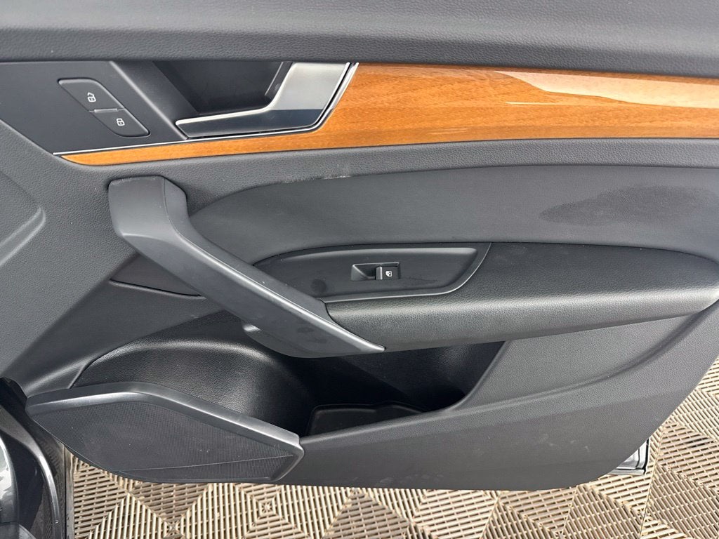 2023 Audi Q5 45 S line Premium quattro