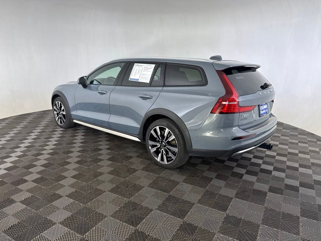 2023 Volvo V60 Cross Country Ultimate