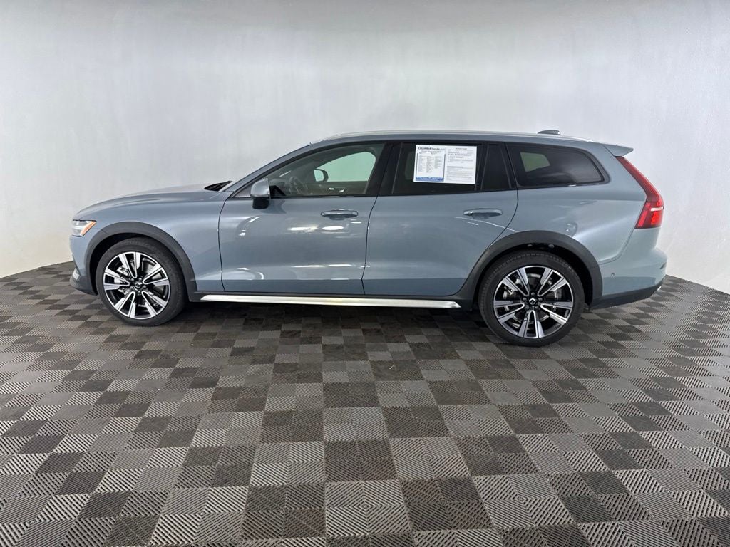 2023 Volvo V60 Cross Country Ultimate