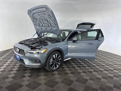 2023 Volvo V60 Cross Country Ultimate