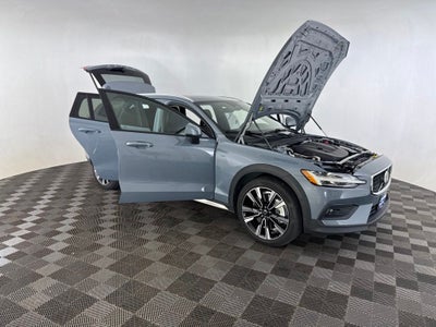 2023 Volvo V60 Cross Country Ultimate