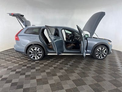 2023 Volvo V60 Cross Country Ultimate