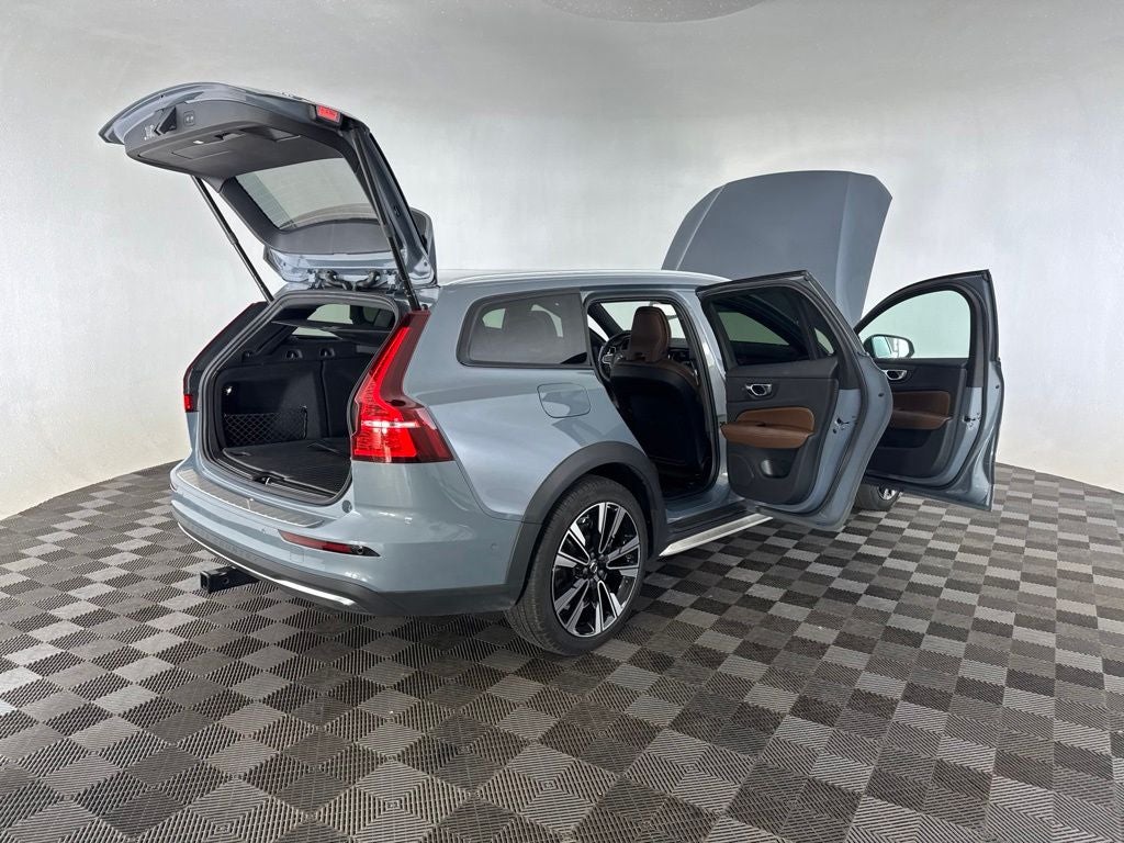 2023 Volvo V60 Cross Country Ultimate