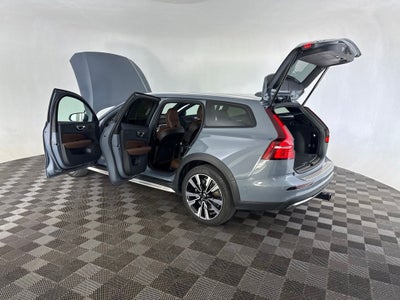 2023 Volvo V60 Cross Country Ultimate