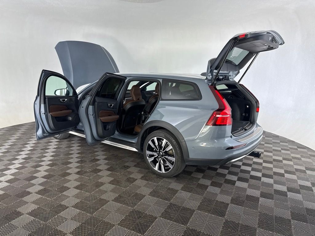 2023 Volvo V60 Cross Country Ultimate