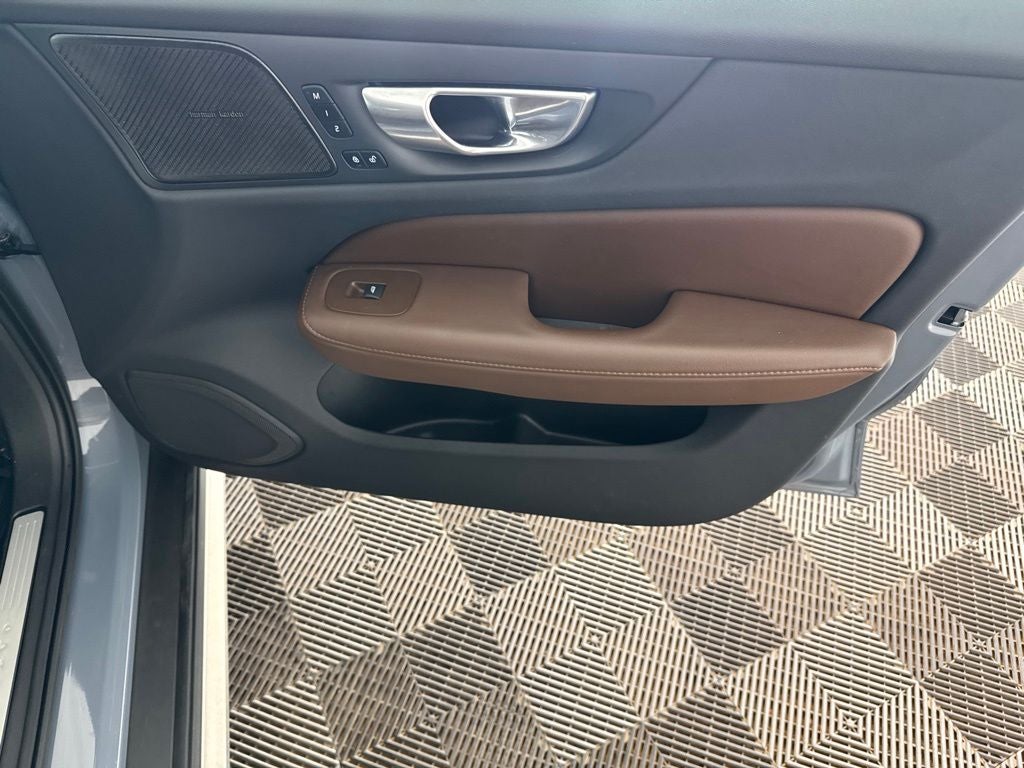 2023 Volvo V60 Cross Country Ultimate