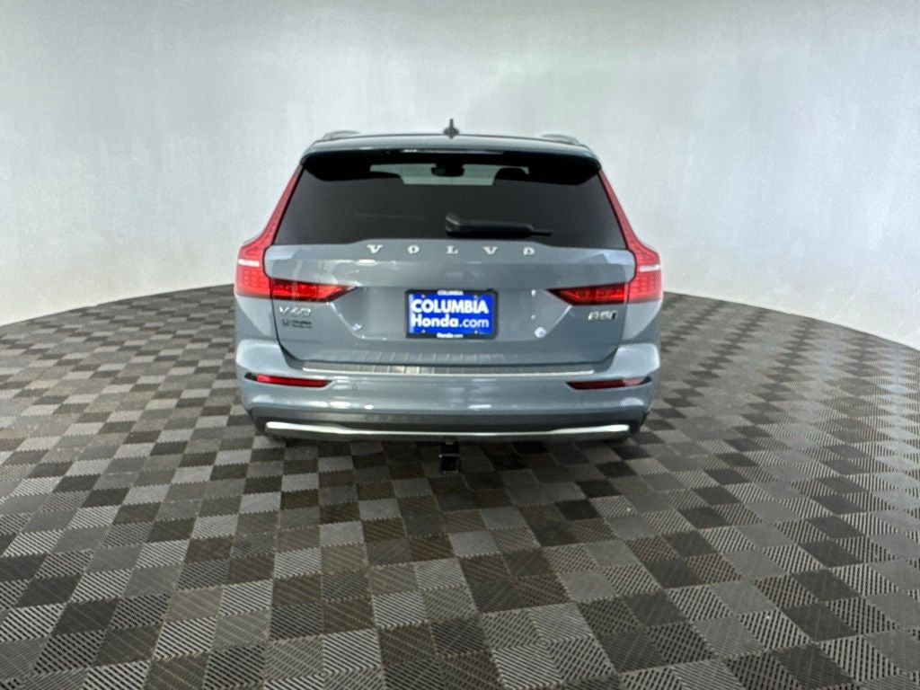2023 Volvo V60 Cross Country Ultimate