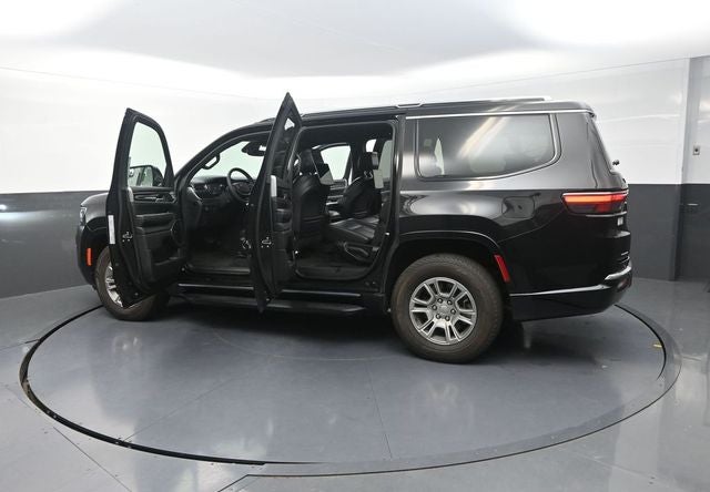 2023 Jeep Wagoneer Base