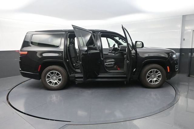 2023 Jeep Wagoneer Base