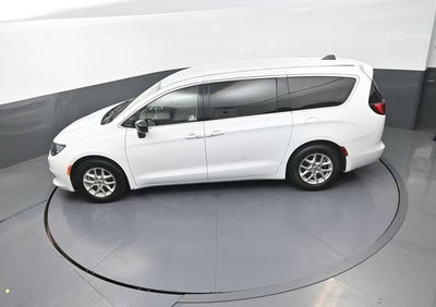 2024 Chrysler Voyager LX